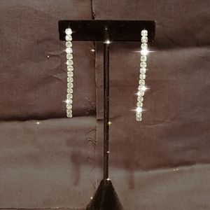 Single Strand Diamond Effect Earring